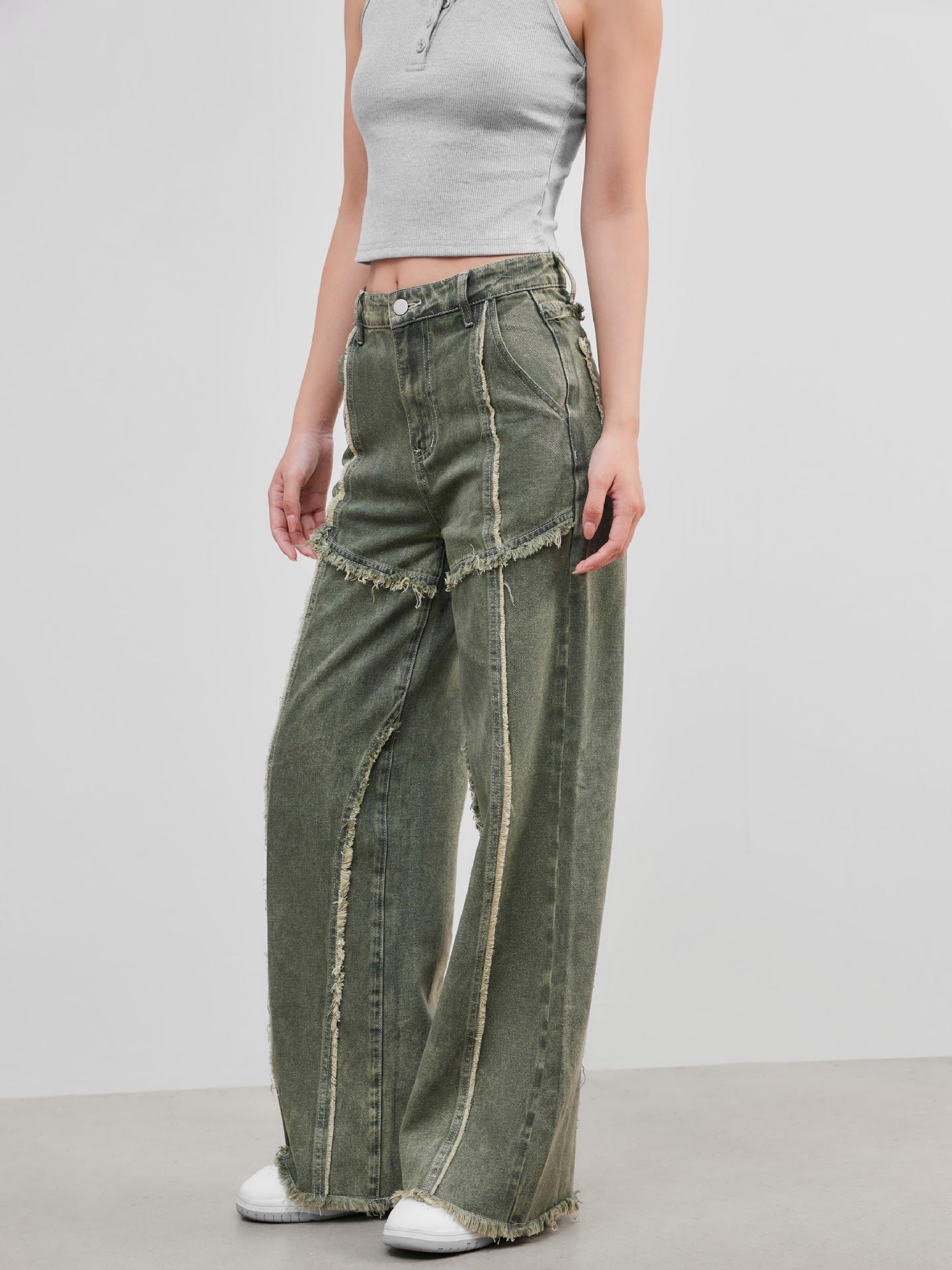 Jeans con pannelli a bordo grezzo