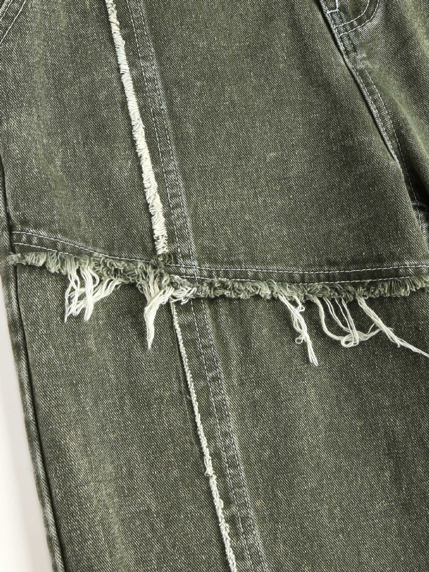 Jeans con pannelli a bordo grezzo
