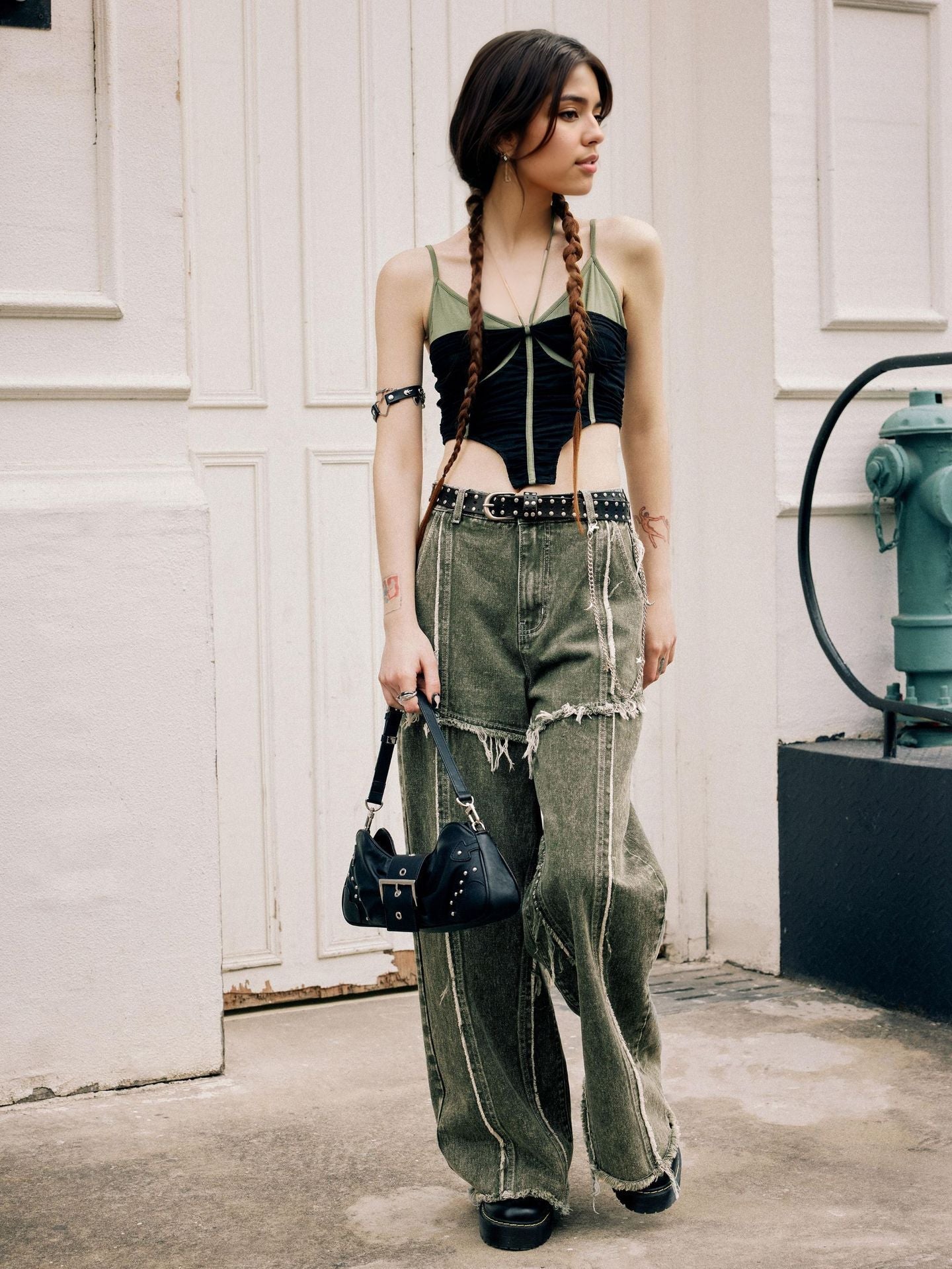 Jeans con pannelli a bordo grezzo