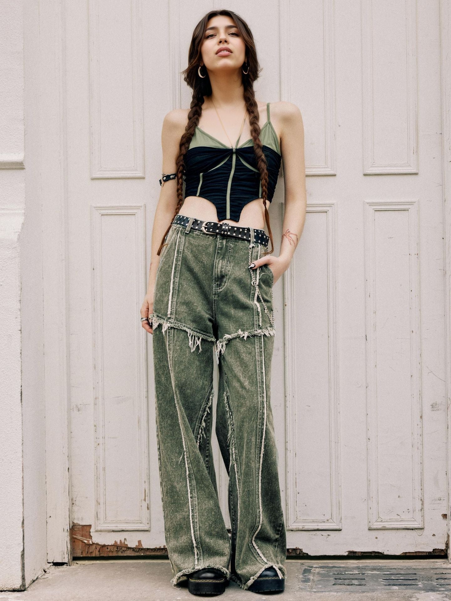 Jeans con pannelli a bordo grezzo