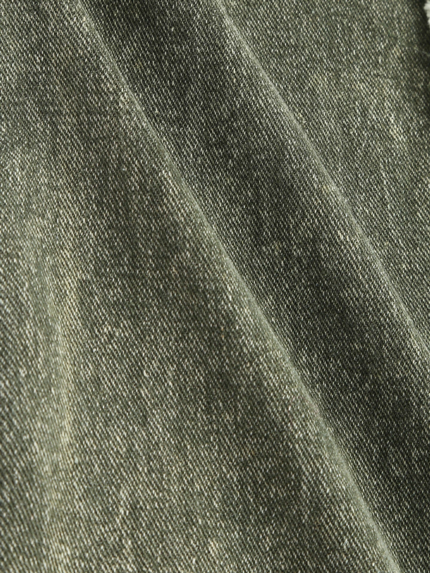 Jeans con pannelli a bordo grezzo
