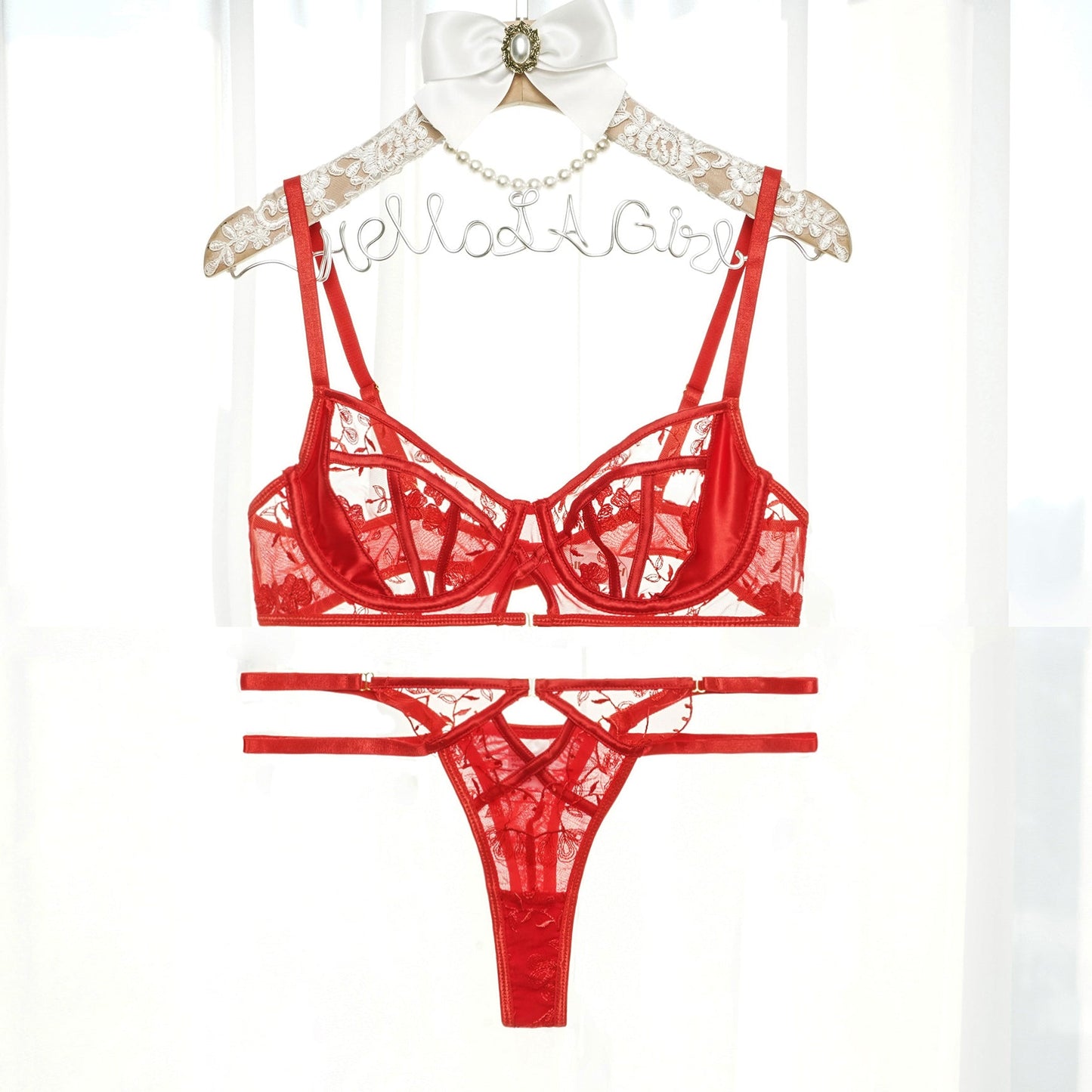 Completo intimo con ricamo floreale rosso