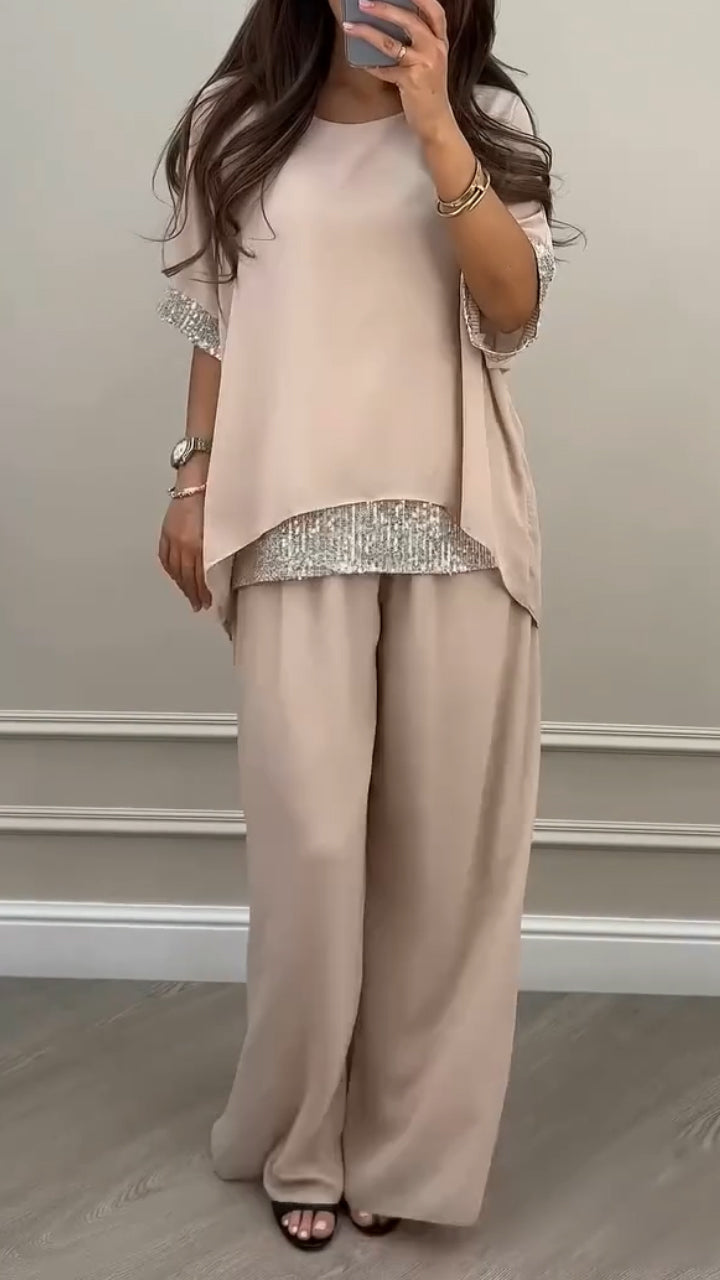 Completo casual da donna con scollo rotondo e cuciture lucide