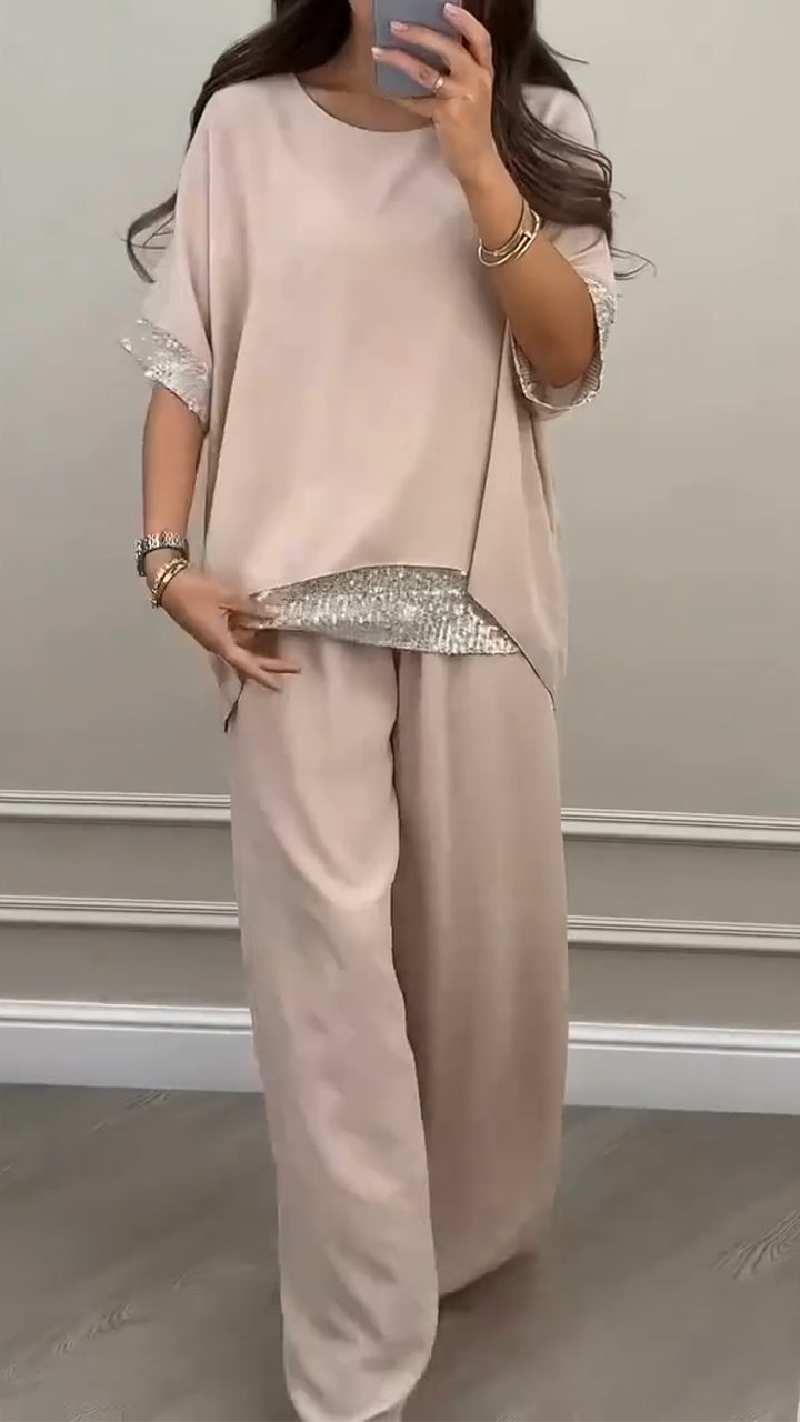Completo casual da donna con scollo rotondo e cuciture lucide
