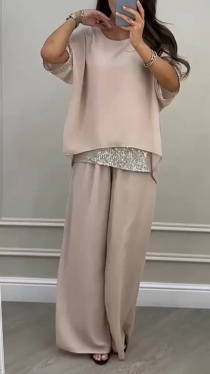 Completo casual da donna con scollo rotondo e cuciture lucide