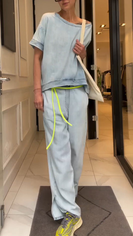 Completo da donna con colletto diagonale, tinta unita e pantaloni casual