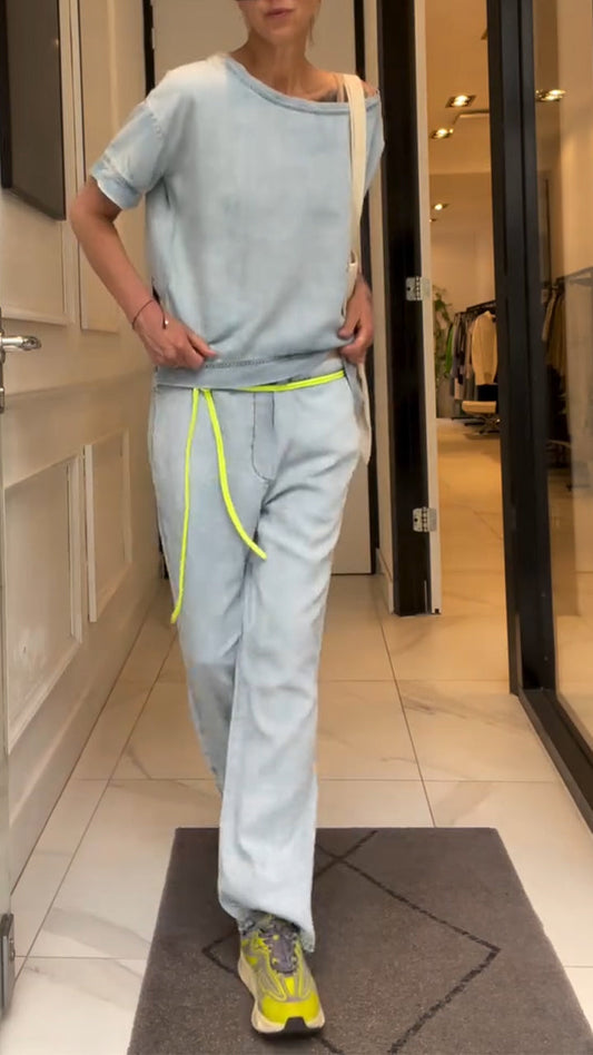 Completo da donna con colletto diagonale, tinta unita e pantaloni casual