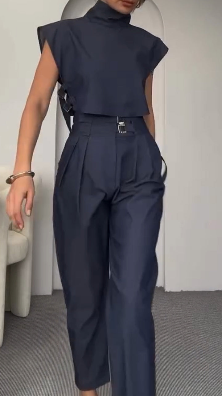 Rundhalsausschnitt, seitlich ausgehöhltes Oberteil + Hose, Freizeitanzug