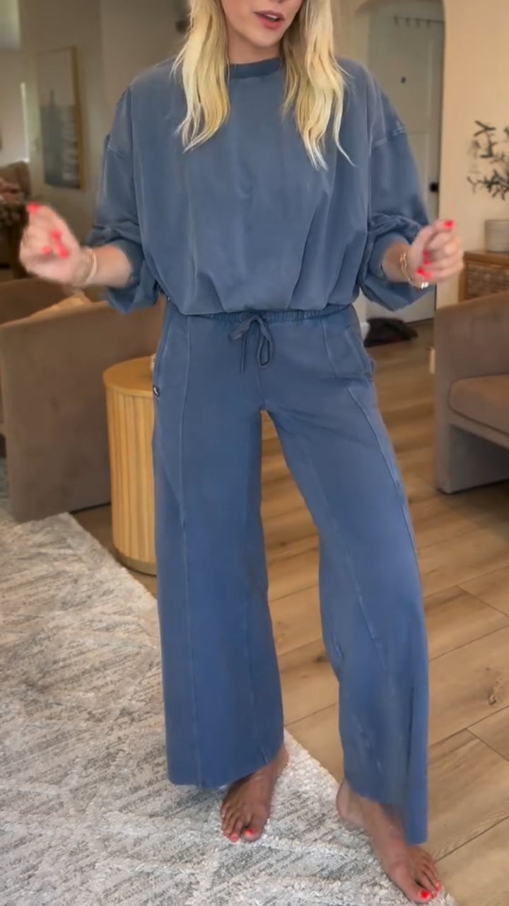 Completo casual da donna con scollo rotondo e cuciture in tinta unita