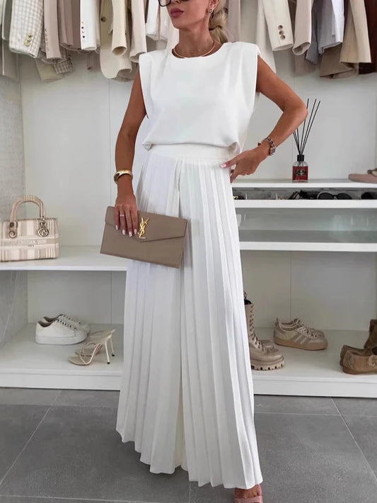🇬🇧 Two-piece set with sleeveless top and round neckline and pleated wide-leg trousers😍