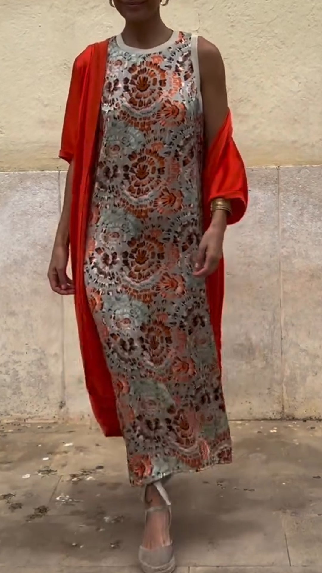 Traje casual de satén estampado con cuello redondo para mujer 