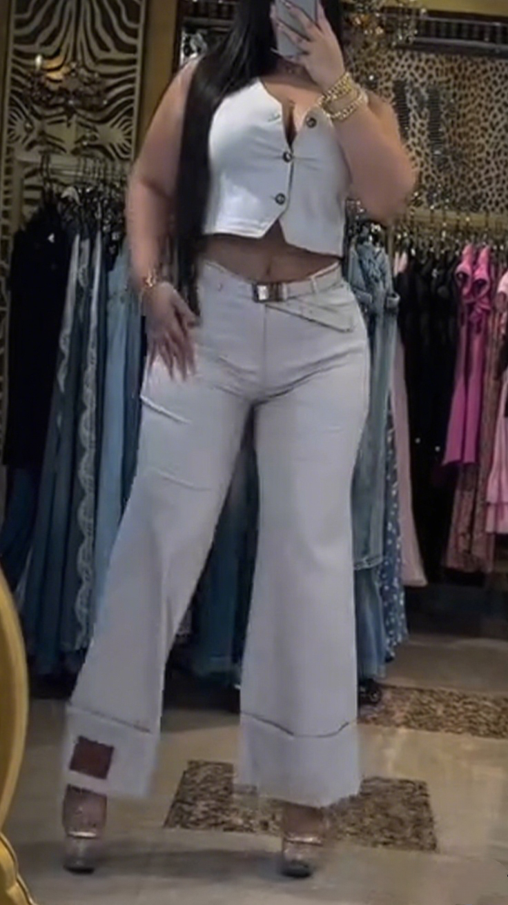 Completo casual da donna con scollo rotondo e pantaloni