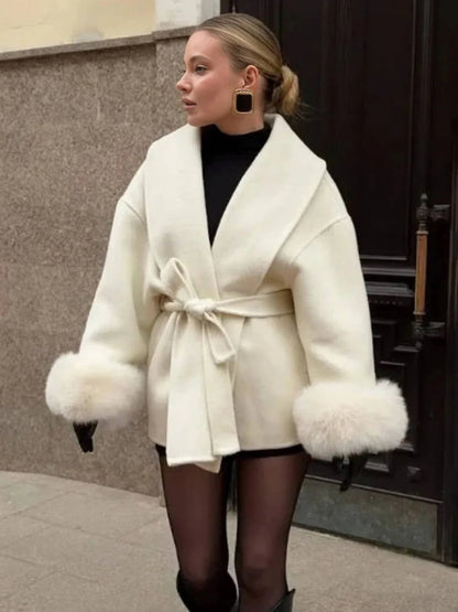 Elegant wool coat for women, with faux fur belt and cuffs