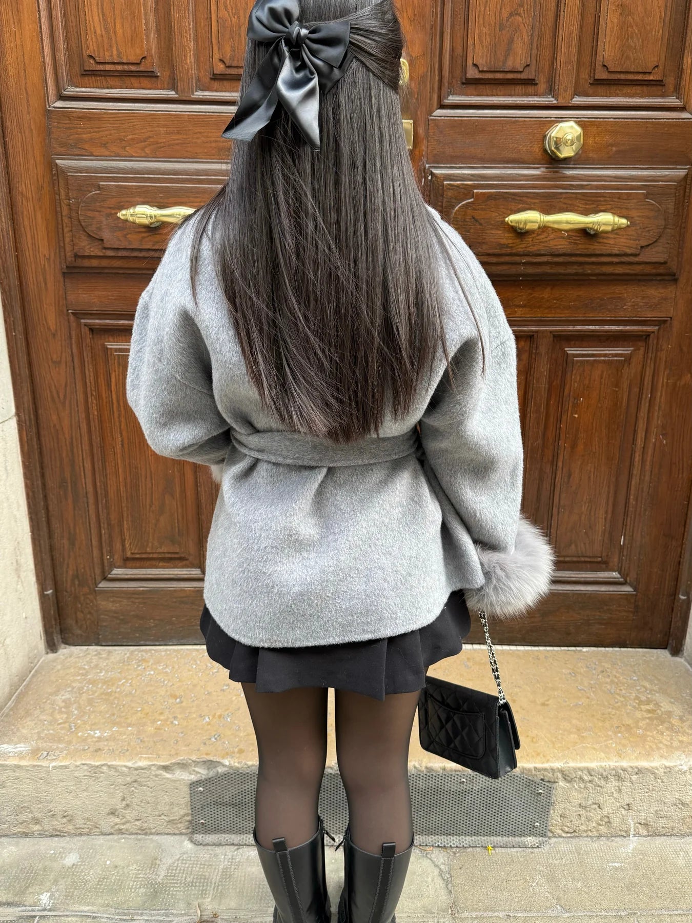 Elegant wool coat for women, with faux fur belt and cuffs