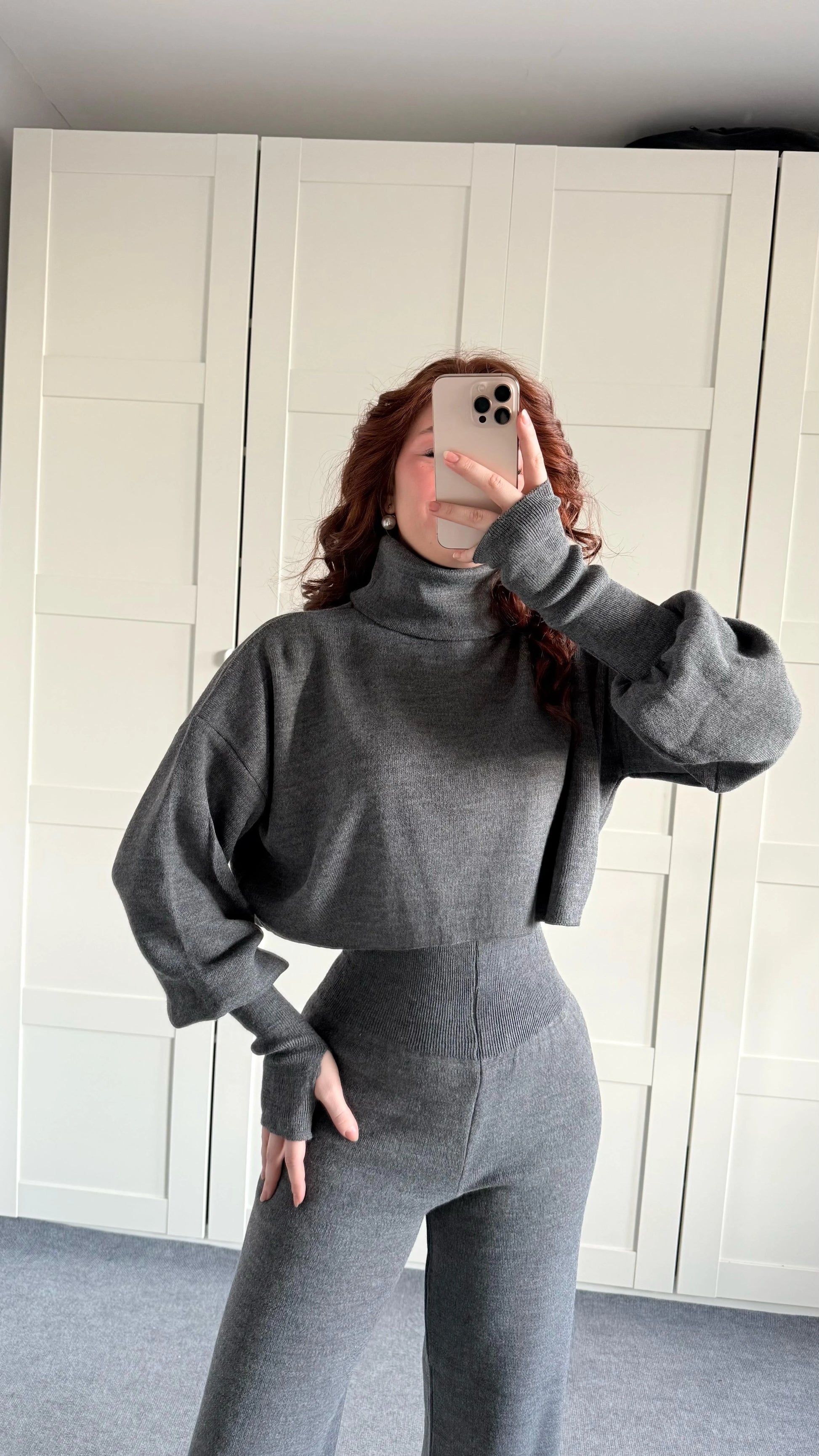 High-neck cropped sweater and high-waisted pants knit set - MYSTERYBOXS