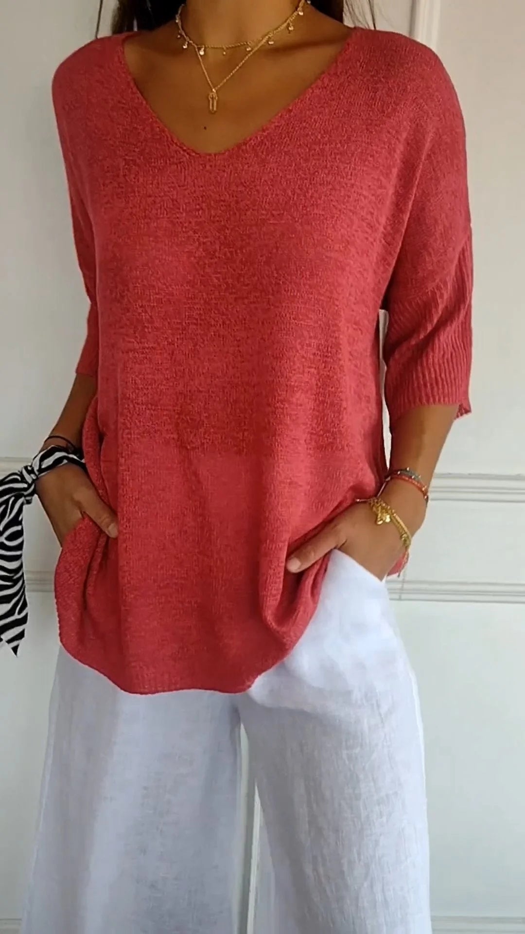 Rosel - Plain knitted top with V-neck - MYSTERYBOXS