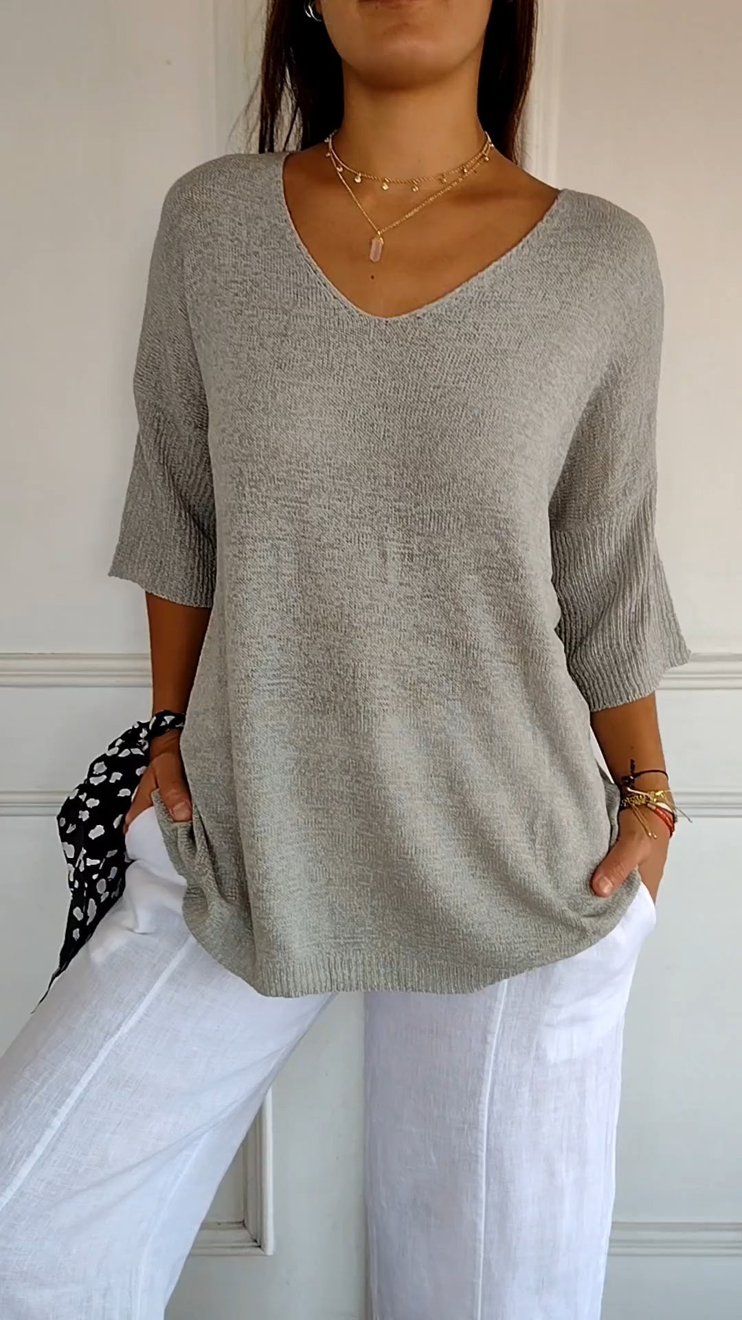 Rosel - Plain knitted top with V-neck - MYSTERYBOXS